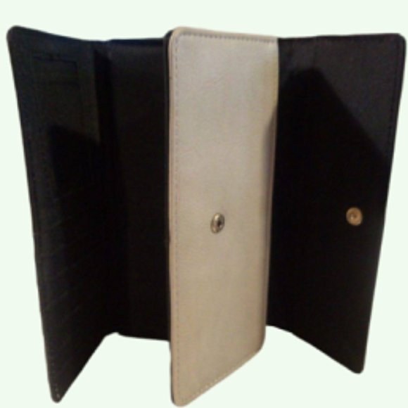 Women's Snap Clutch Wallet      Tan & Black with Cute Gold Accent - Picture 9 of 10